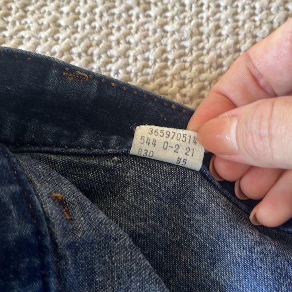 VINTAGE LEVI BACK PATCH SHORTS - Picture 5 of 5